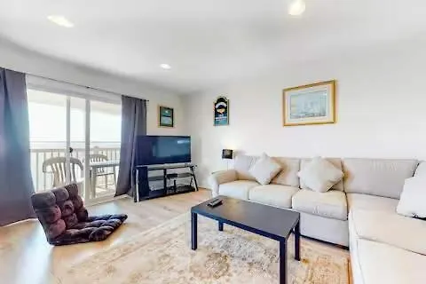 Apartment Bayview Bliss At Bridge Point 225