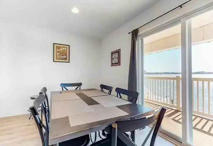 Apartment Bayview Bliss At Bridge Point 225